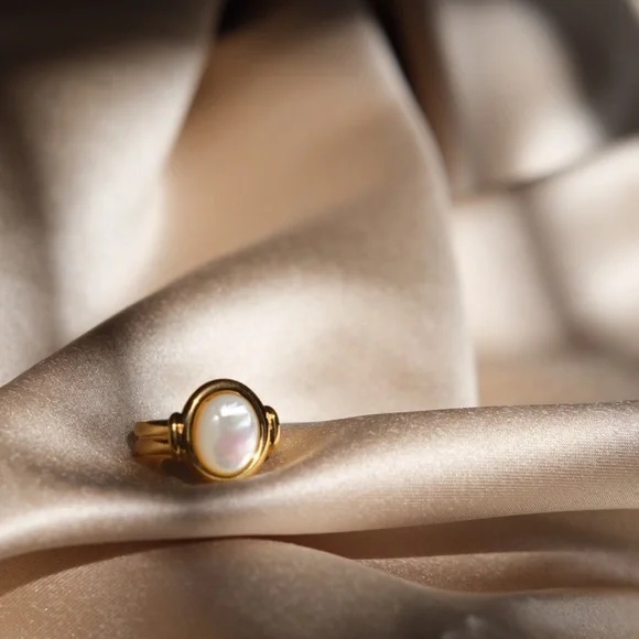 18K Gold Plated Mother of pearl tag Ring - Picture 8 of 9